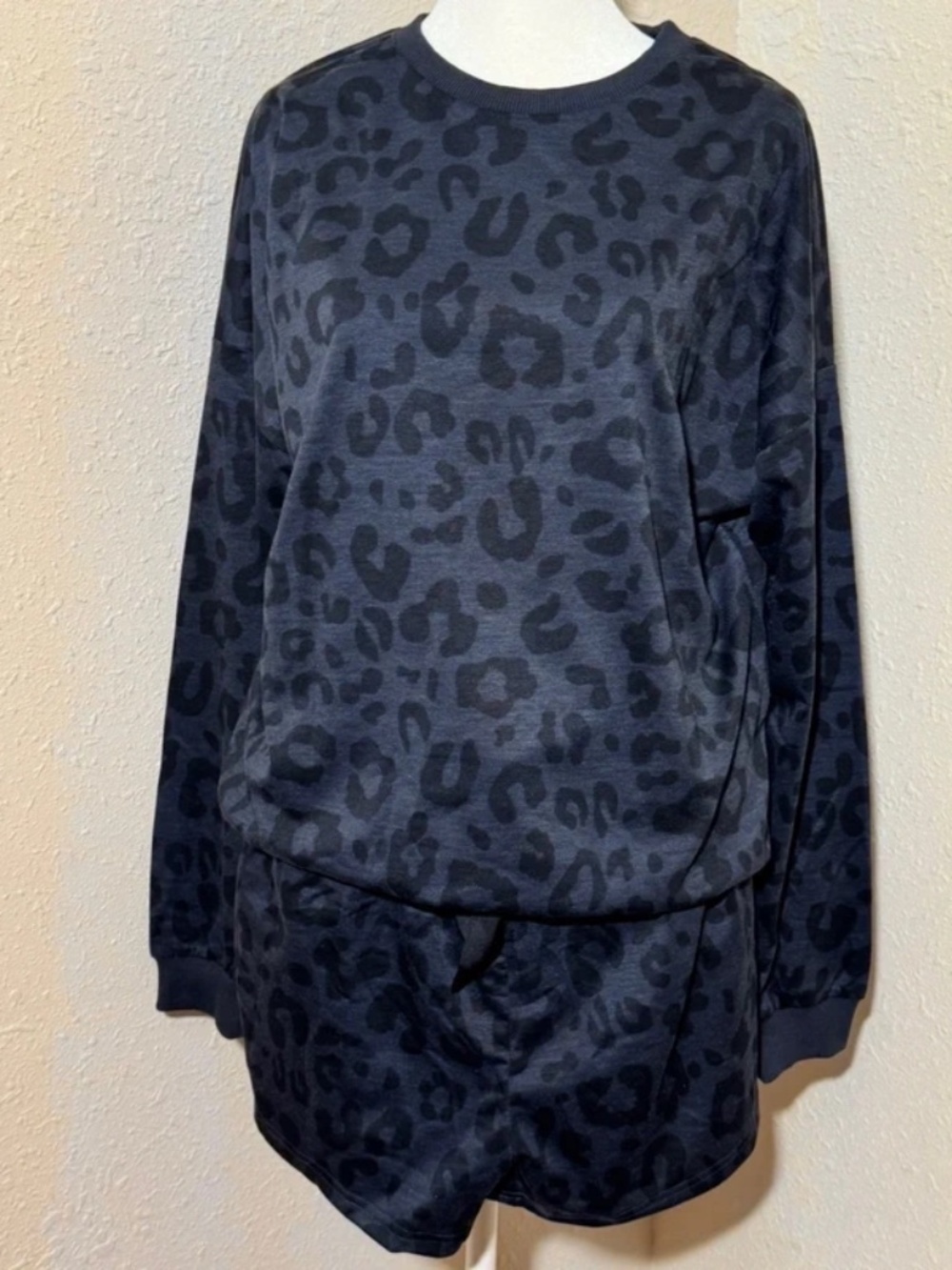 Gray Cheetah Print Set | L